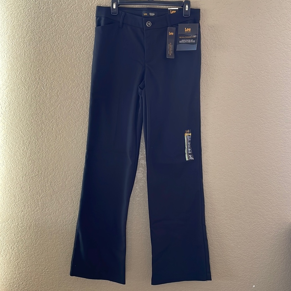 LEE Flex-Motion Pants, 8 Long, NEW WITH TAGS, flat front trousers, regular fit.